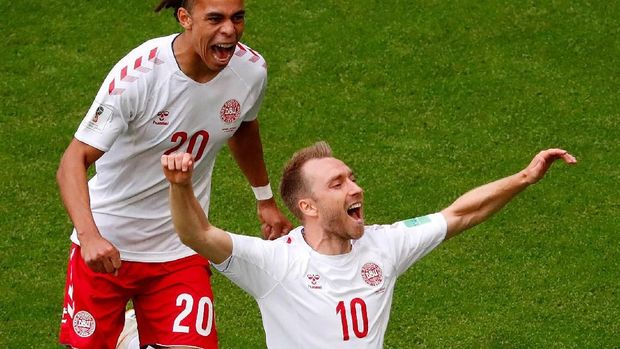 Pemain timnas Denmark Christian Eriksen dan Yussari Poulsen, di Samara Arena, Samara, Rusia, 21 Juni.