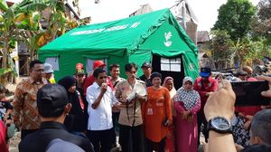Mensos Sambangi Penerima PKH Korban Kebakaran di Pinrang