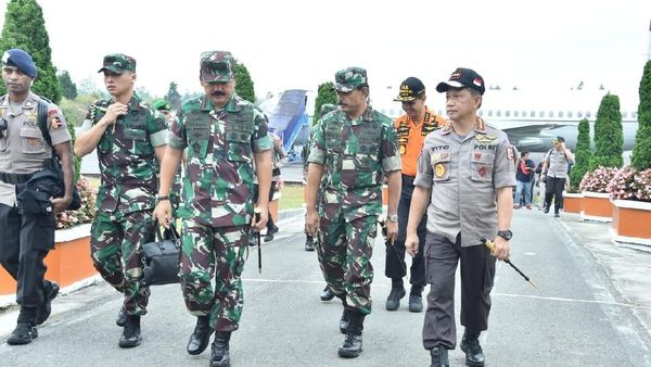 Foto: Tragedi Danau Toba, Panglima TNI-Kapolri Cek Kelaikan Kapal