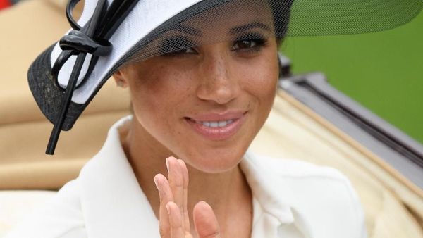 5 Gaya Meghan Markle Selalu Pakai Gaun Pastel Setelah Jadi Duchess