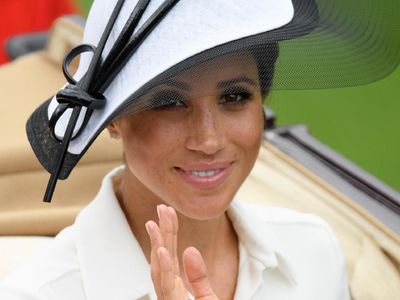5 Gaya Meghan Markle Selalu Pakai Gaun Pastel Setelah Jadi Duchess