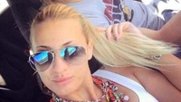Wanita seksi ini bernama Ivana. Dia adalah kekasih dari Domagoj Vida, yang bermain untuk Kroasia. (Foto: Instagram)