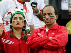 Momen Sedih Suporter Saat Iran Dikalahkan Spanyol