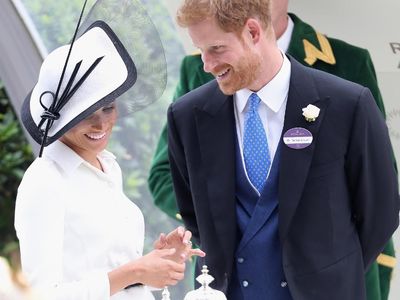 Penampilan Meghan Markle dengan Perut Sedikit Membuncit