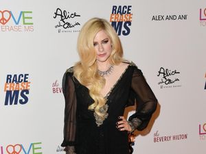 Avril Lavigne Rilis We Are Warriors untuk Pahlawan Medis Corona Avril Lavigne Rilis We Are Warriors untuk Pahlawan Medis Corona