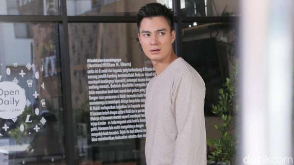 Baim Wong Semringah Banget, Ada Apa Ya?