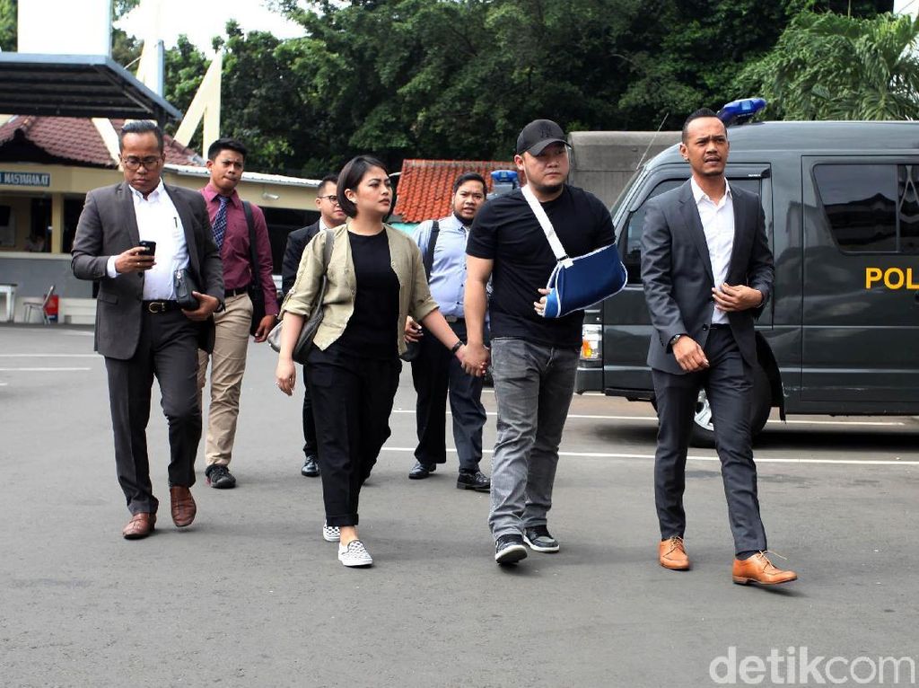 Beda Herman Hery-Ronny Soal Pemukulan di Busway, Siapa Benar? Beda Herman Hery-Ronny Soal Pemukulan di Busway, Siapa Benar?