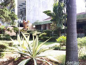 Benarkah Harga Rumah Nenek Raffi Ahmad Rp 100 Miliar? Benarkah Harga Rumah Nenek Raffi Ahmad Rp 100 Miliar?