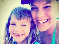 Cerita Putri Penyanyi Pink Dapat Rp 1,4 Juta karena Berani Cabut Gigi