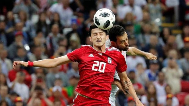 Iran mulai bermain sedikit lebih terbuka setelah tertingal 0-1 dari Spanyol. (