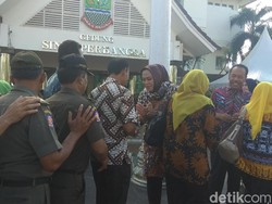 Bupati Cellica Jadi Emak-emak Berdaster Selama Libur Lebaran