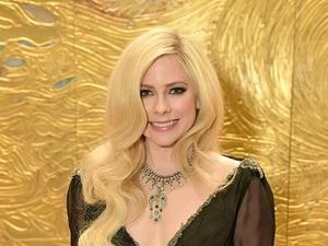 Kata Avril Lavigne soal Teori Konspirasi Dirinya Kloningan Kata Avril Lavigne soal Teori Konspirasi Dirinya Kloningan