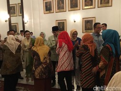 Anies-Sandi Halalbihalal dengan Pegawai Pemprov DKI di Balai Kota