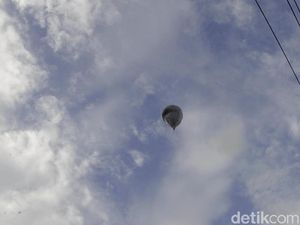 Masih Ada Belasan Balon Udara Liar Terbang di Langit Pekalongan Masih Ada Belasan Balon Udara Liar Terbang di Langit Pekalongan