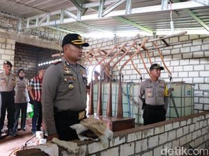 Polisi Gerebek Home Industry Arak di Tuban, Ribuan Liter Disita