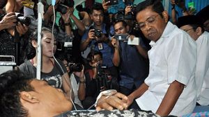 Mensos Sambangi Korban Keracunan Gas di Lombok