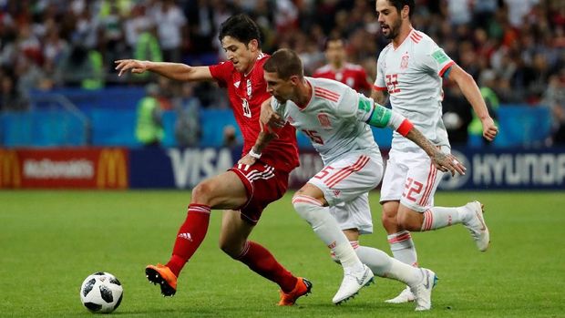 Sergio Ramos yang kerap menciptakan peluang ke gawang Iran. (
