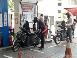 Pengumuman! Jam 6 Sore Ini Harga BBM Premium Naik Jadi Rp 7.000/Liter