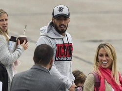 Itu diumumkan lewat Instagram miliknya. Kabar menggembirakan itu dirayakan bersamaan setelah Suarez mencetak gol ke gawang Arab Saudi.  (Eitan Abramovich/AFP)