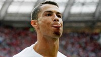Ronaldo memelihara jenggot setelah membuat lelucon dengan Ricardo Quaresma. Foto: Maxim Shemetov/Reuters