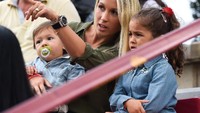 Sofia merupakan istri Suarez. Jadian sejak usia 15 tahun, mereka menikah pada 2009.  (David Ramos/Getty Images)