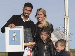 Kini, Suarez dan Sofia memiliki dua anak, sepasang perempuan dan laki-laki.(Miguel Rojo/AFP)