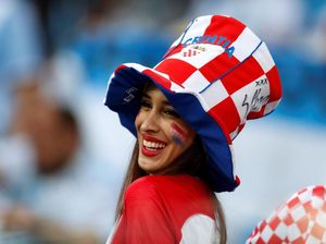 Bahagianya Suporter Cantik Ini Rayakan Kemenangan Kroasia