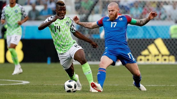 Timnas Islandia lebih banyak memberikan tekanan ke pertahanan Nigeria. (