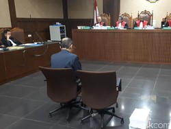 Bacakan Pleidoi, Fredrich Nilai Jaksa KPK Udik Soal Ukuran Bakpao