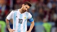 Kekalahan Argentina membuat Messi terlihat amat terpukul. Foto: Ivan Alvarado/Reuters