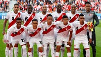 Peru menurunkan Pedro Gallese, Miguel Trauco, Alberto Rodriguez, Christian Ramos, Luis Advincula, Yoshimar Yotun, Pedro Aquino, Edison Flores, Christian Cueva, Andre Carrillo, dan Jose Paolo Guerrero. Reuters/Jason Cairnduff.