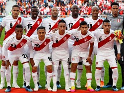 Peru menurunkan Pedro Gallese, Miguel Trauco, Alberto Rodriguez, Christian Ramos, Luis Advincula, Yoshimar Yotun, Pedro Aquino, Edison Flores, Christian Cueva, Andre Carrillo, dan Jose Paolo Guerrero. Reuters/Jason Cairnduff.