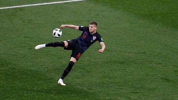 Pemain timnas Kroasia Ante Rebic saat mengoyak gawang Argentina.
