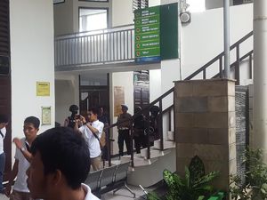 Video: Penjagaan Ketat Sidang Vonis Aman Abdurrahman Video: Penjagaan Ketat Sidang Vonis Aman Abdurrahman
