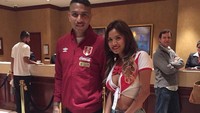Nissu Cauti sempat memamerkan fotonya bersama Jose Paolo Guerrero. (Foto: Twitter @CautiNissu)