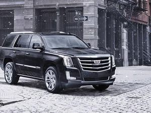 Ronaldo Dapat Kado SUV Mewah dari sang Pacar, Cocok Bisa Tampung 4 Anaknya