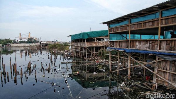 Pantai Marunda Kini Penuh dengan Sampah