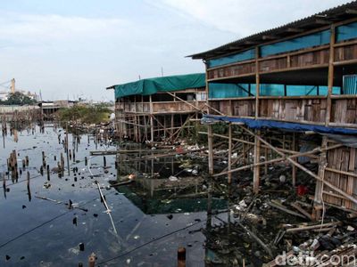 Pantai Marunda Kini Penuh dengan Sampah