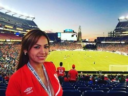 Nissu Cauti, Suporter Seksi yang Rutin Buka Baju Saat Peru Cetak Gol