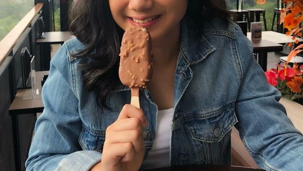 Manisnya Tissa Biani Saat Makan Bareng Keluarga dan Teman