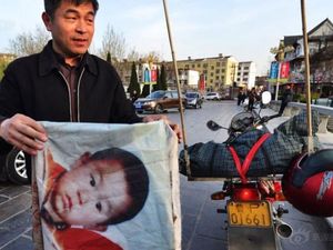 Perjuangan Ayah Naik Motor 21 Tahun Cari Anak yang Hilang