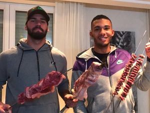 Gaya Kulineran ala Alisson Becker, Kiper Brasil Berparas Ganteng