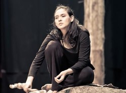 Ine Febriyanti Lanjutkan Tur Pentas Monolog Cut Nyak Dhien