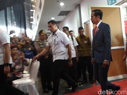 Di Hadapan Presiden, Pakdhe Karwo Cerita Surplus UMKM di Jatim