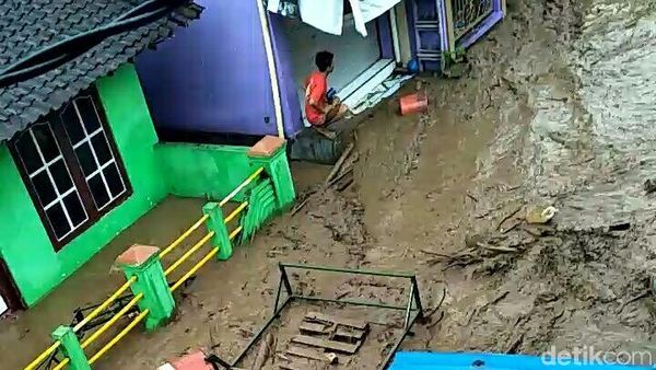 Ngerinya Saat Banjir Bandang Terjang Banyuwangi