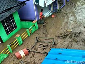 Ngerinya Saat Banjir Bandang Terjang Banyuwangi Ngerinya Saat Banjir Bandang Terjang Banyuwangi