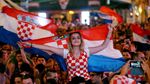 Bahagianya Suporter Cantik Ini Rayakan Kemenangan Kroasia