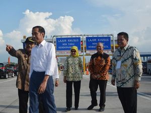 Berkemeja Putih, Jokowi Resmikan Tol Gempol-Pasuruan Seksi II