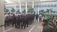 Foto: Pengamanan Ketat Jelang Vonis Aman Abdurrahman