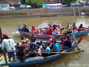 Hari Raya Ketupat, Warga Kudus Gelar Tradisi Lomban Praon
